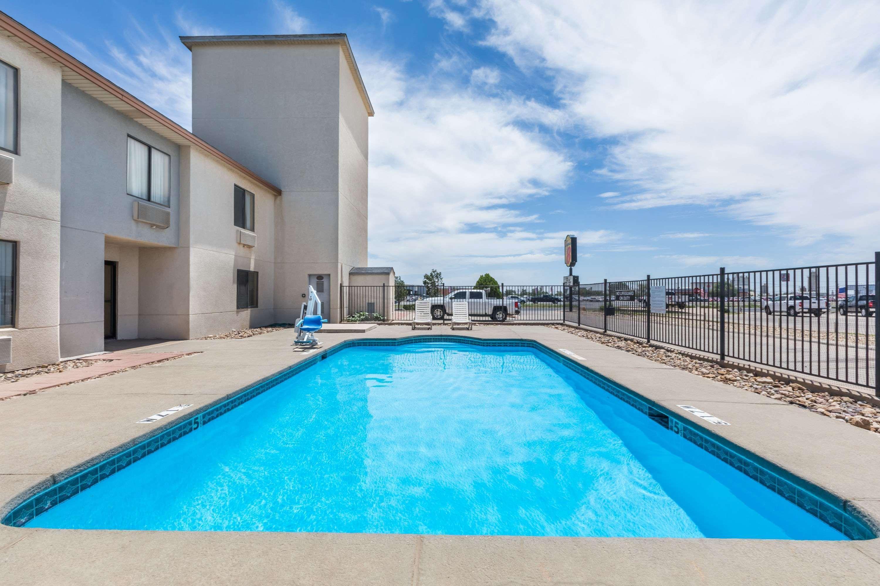 Super 8 By Wyndham Midland Motel Exterior photo