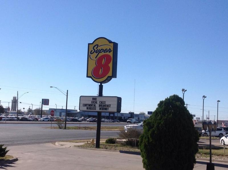Super 8 By Wyndham Midland Motel Exterior photo